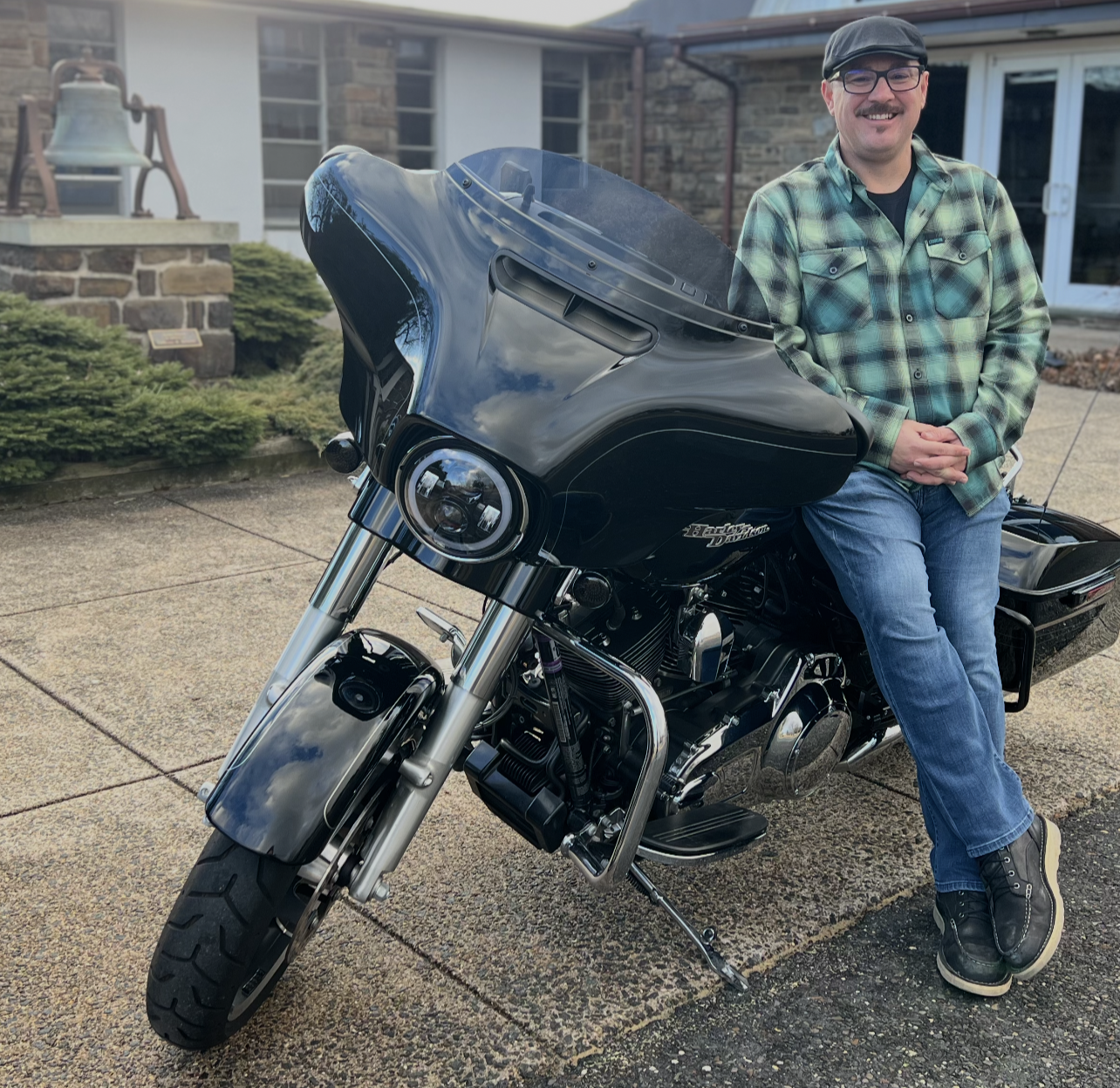 Michael "Landlocked" Hellyer